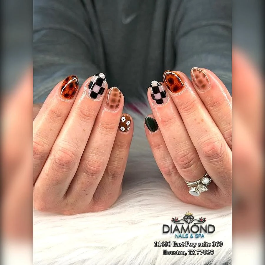 Trending Nail Art